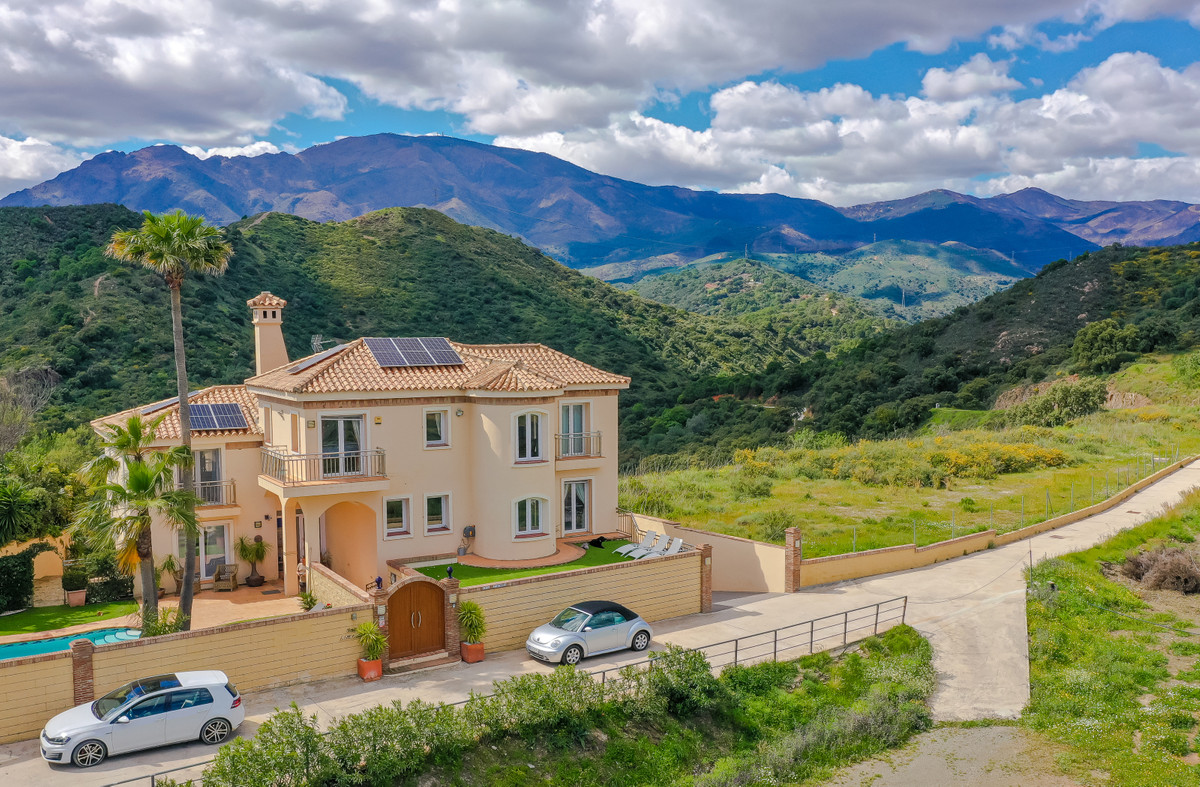 Countryside family Villa close to the heart of Estepona